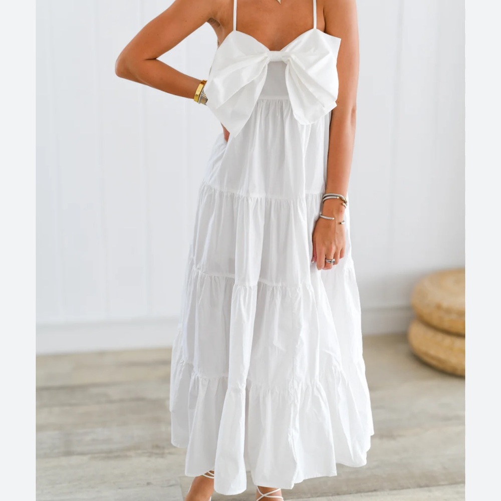 White bow maxi dress! Worn once! So flattering and cute! Brand new!